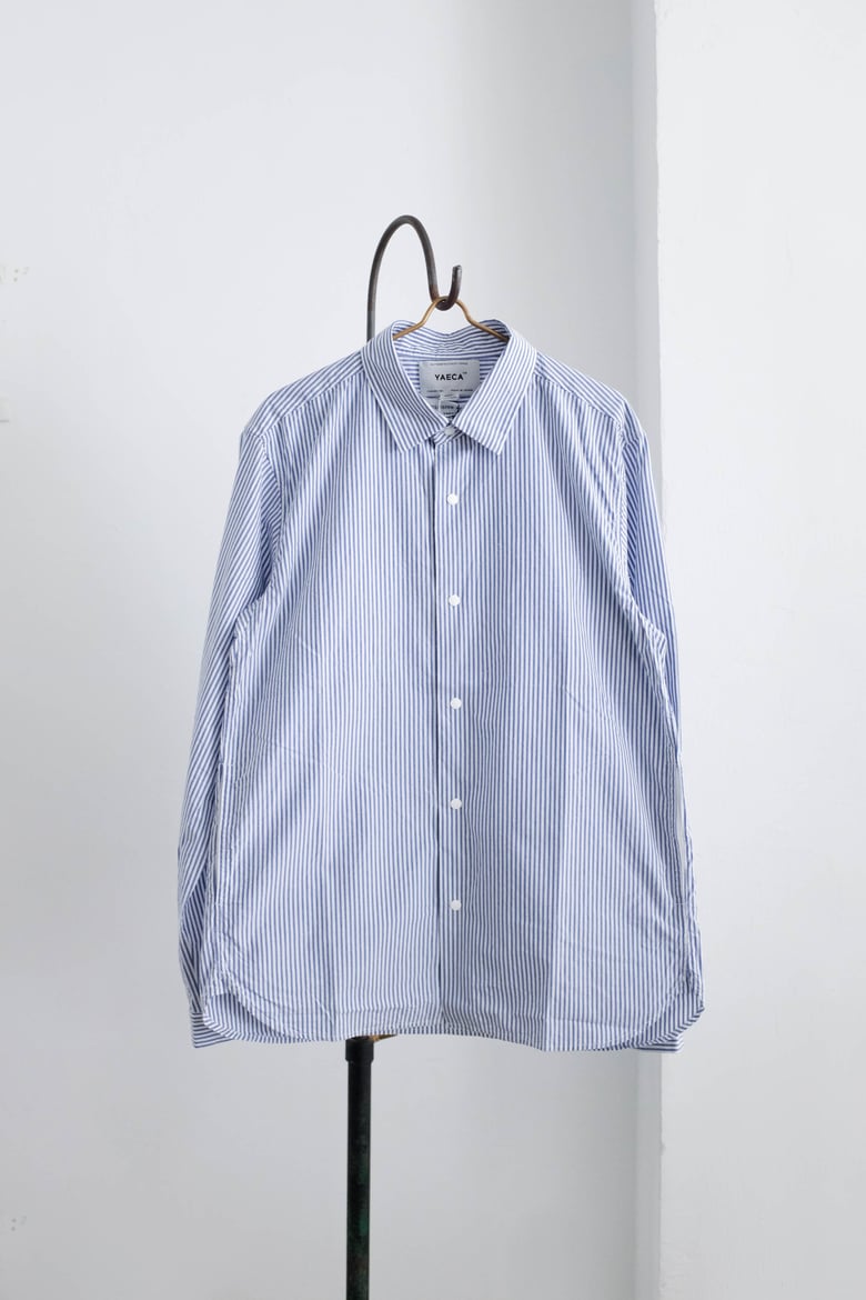 Image of YAECA MEN - Comfort Shirt Standard BLUE STRIPE