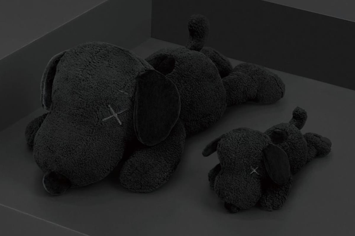 black kaws snoopy