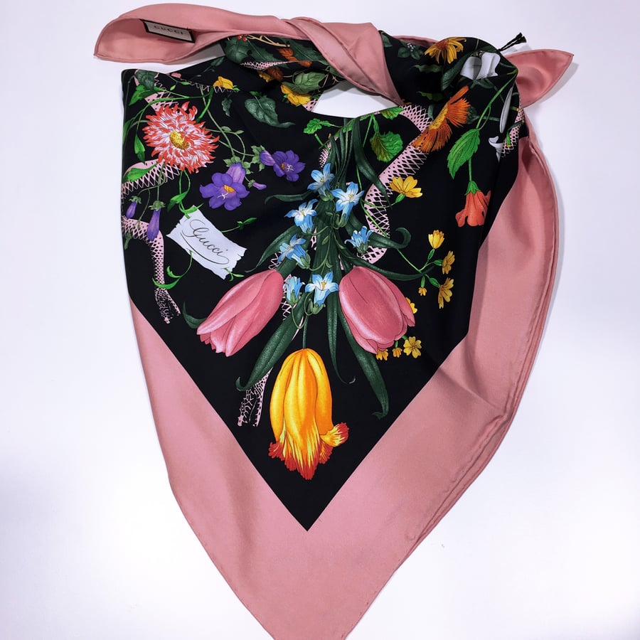 Image of GUCCI FOULARD FLORA CON SERPENTI