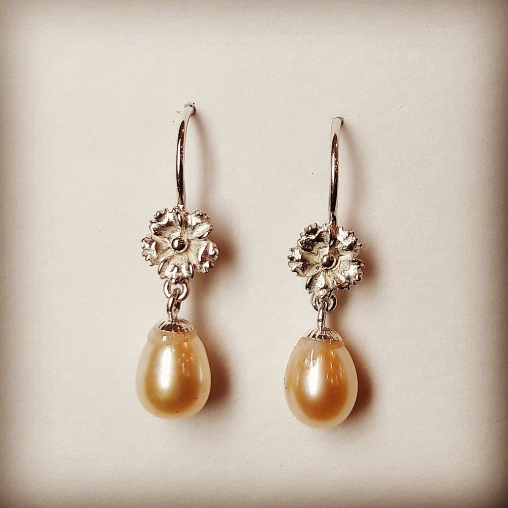 Beeld van Pearl earrings