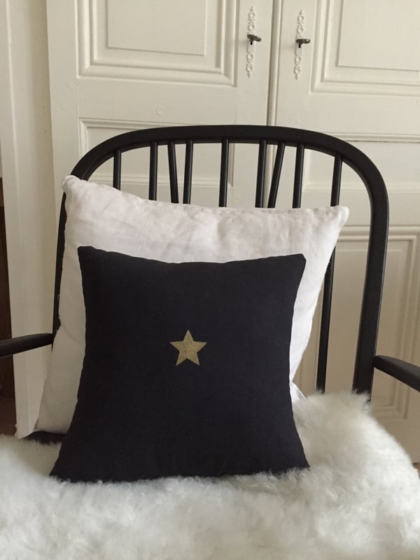 Image of Coussin noir étoile or