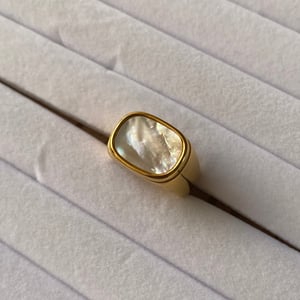 Image of DARA Pearl Signet Ring 
