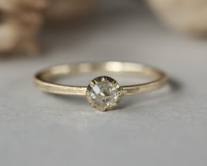 Image of 18ct gold, ‘ice’ diamond ring (LON215)