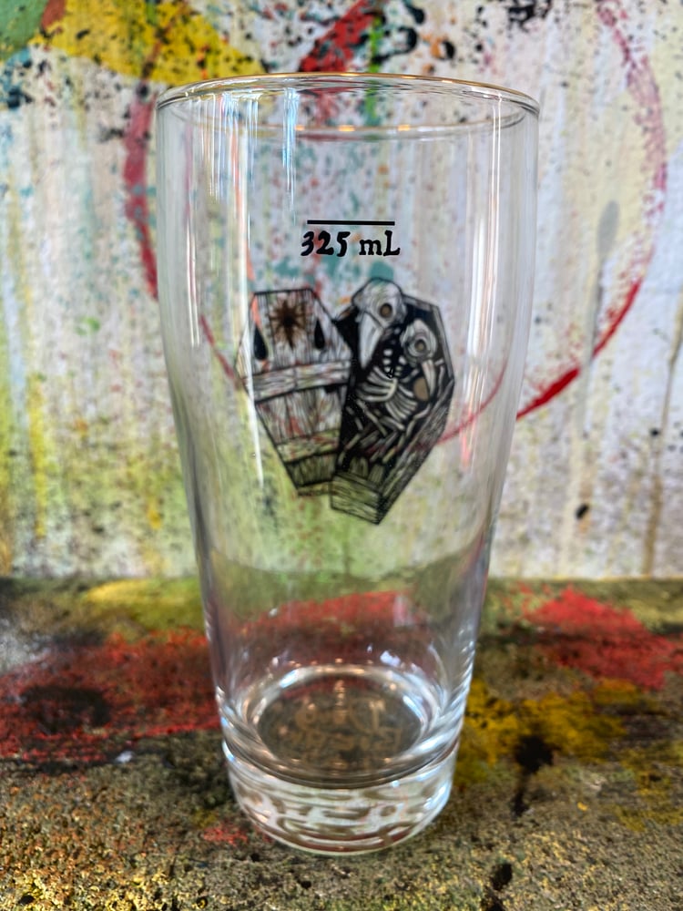 Image of The Crows Mourning pub glass