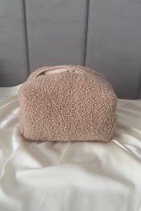 Image 4 of Kosmetyczka Baranek Beige w rozmiarze MIDI