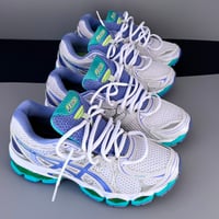 Image 1 of 2 sizes: us8.5/eu40, us9/eu40.5