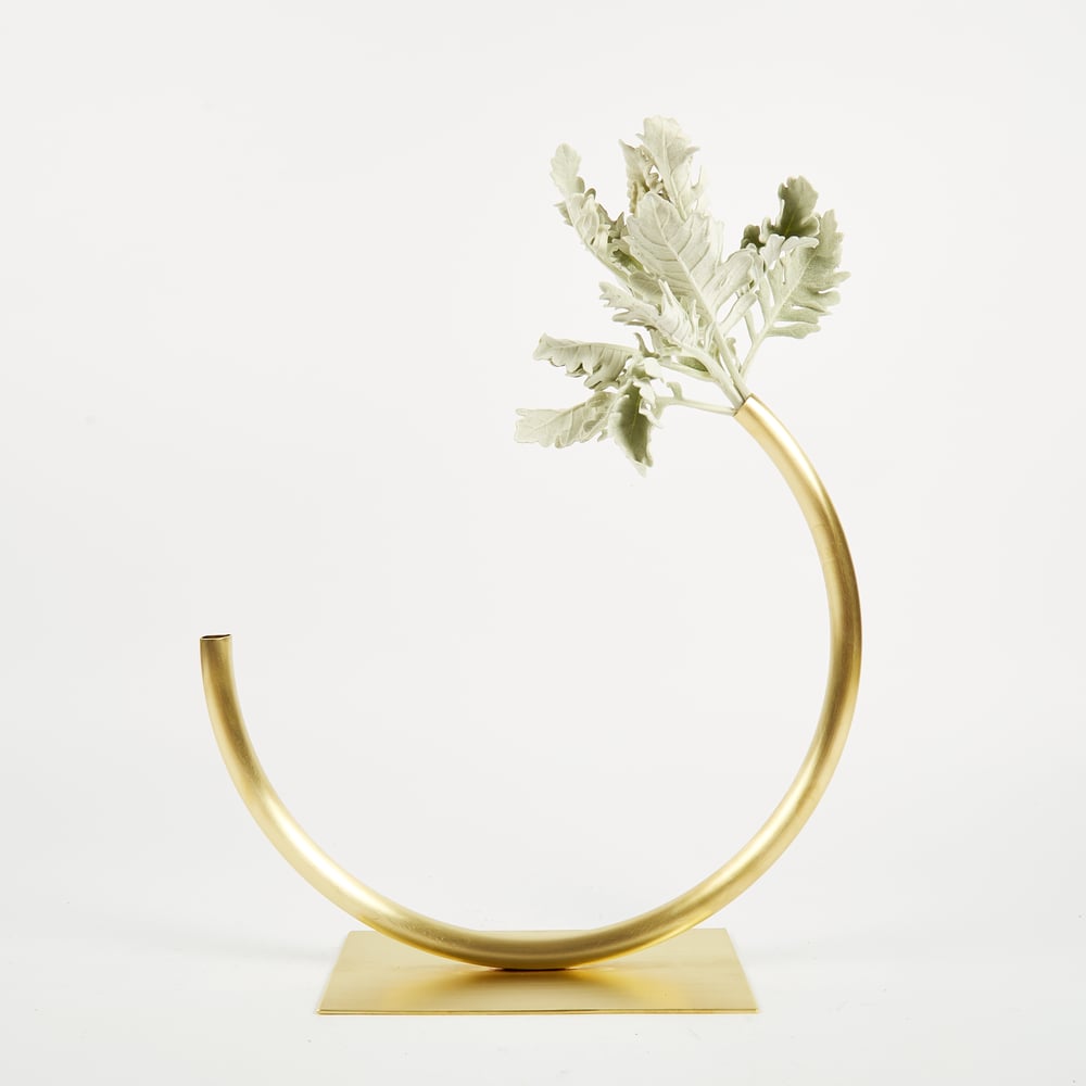 Image of Vase 505 - Edging Over Vase