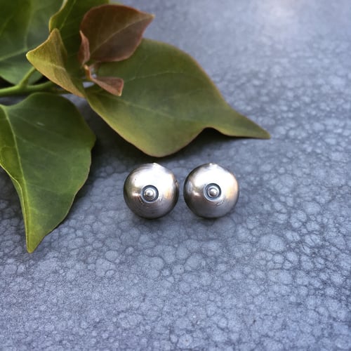 Image of Tatas Studs