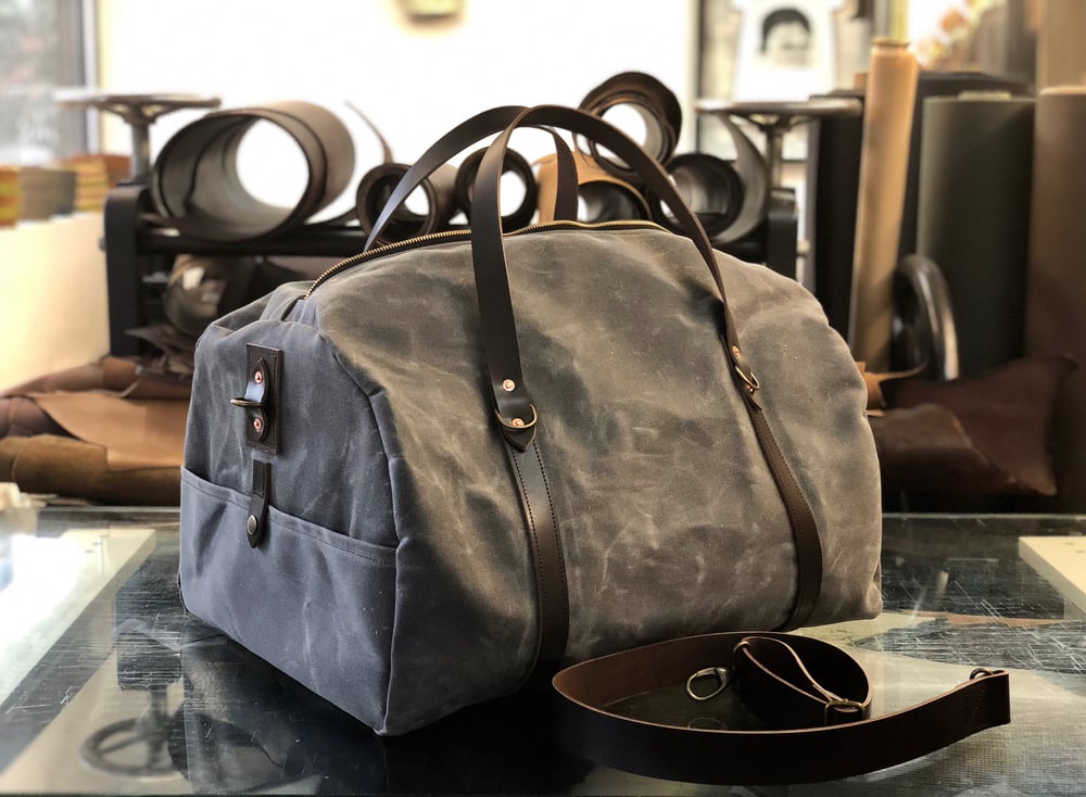 weekender, duffelbag, travel bag in waxed canvas and leather | Treesizeverse