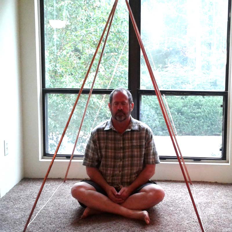 Pyramid chair for online meditation