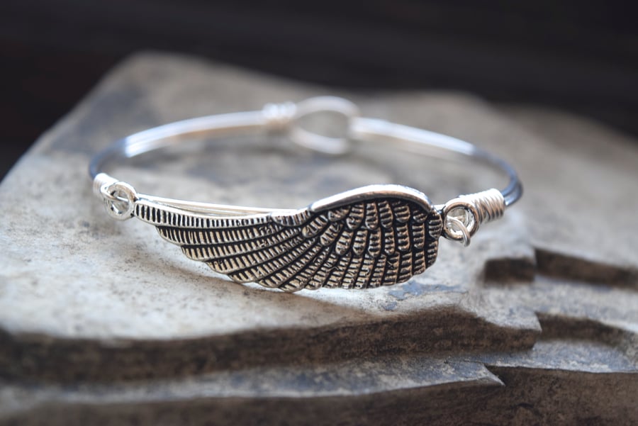 Image of Angel Wing Clasp Bangle