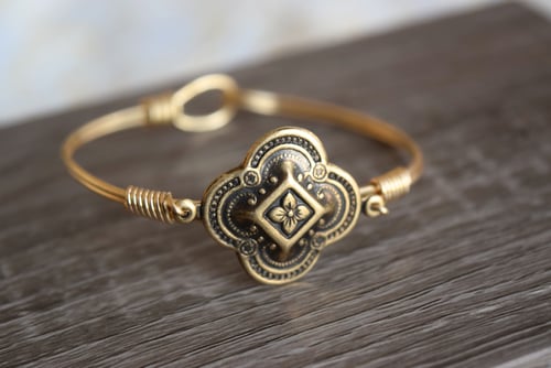 Image of The Nouveaux Clasp Bangle