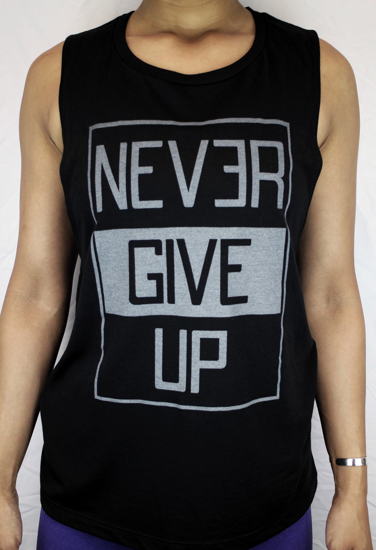Image of NEVER GIVE UP WOMEN'S MUSCLE SHIRT