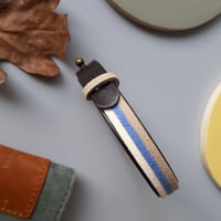 Image 1 of Bracelet *homme* cuir et suédine  - tricolore : ficelle/bleu/blanc
