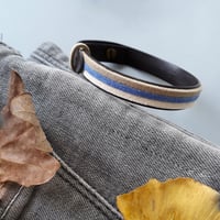 Image 2 of Bracelet *homme* cuir et suédine  - tricolore : ficelle/bleu/blanc