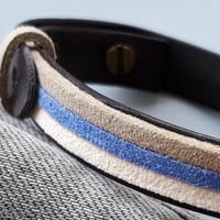 Image 3 of Bracelet *homme* cuir et suédine  - tricolore : ficelle/bleu/blanc