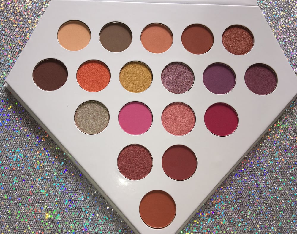 Image of  GLAMOURSB "LUSTER" EYESHADOW PALETTE