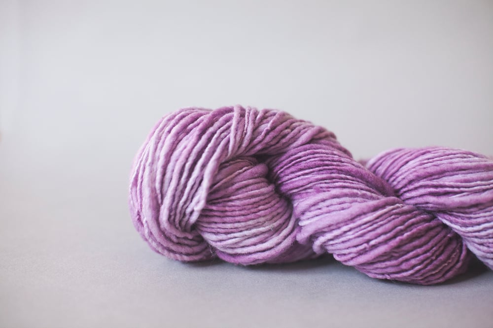 Image of Dusty Purple thick and thin light - Super fine merino wool