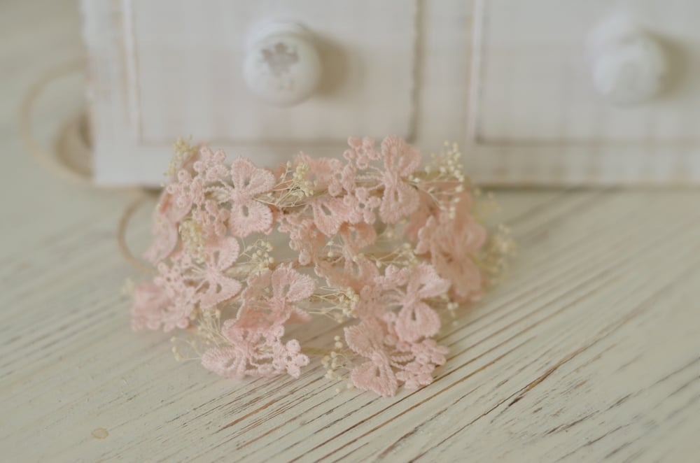 Image of Bows and flowers tieback