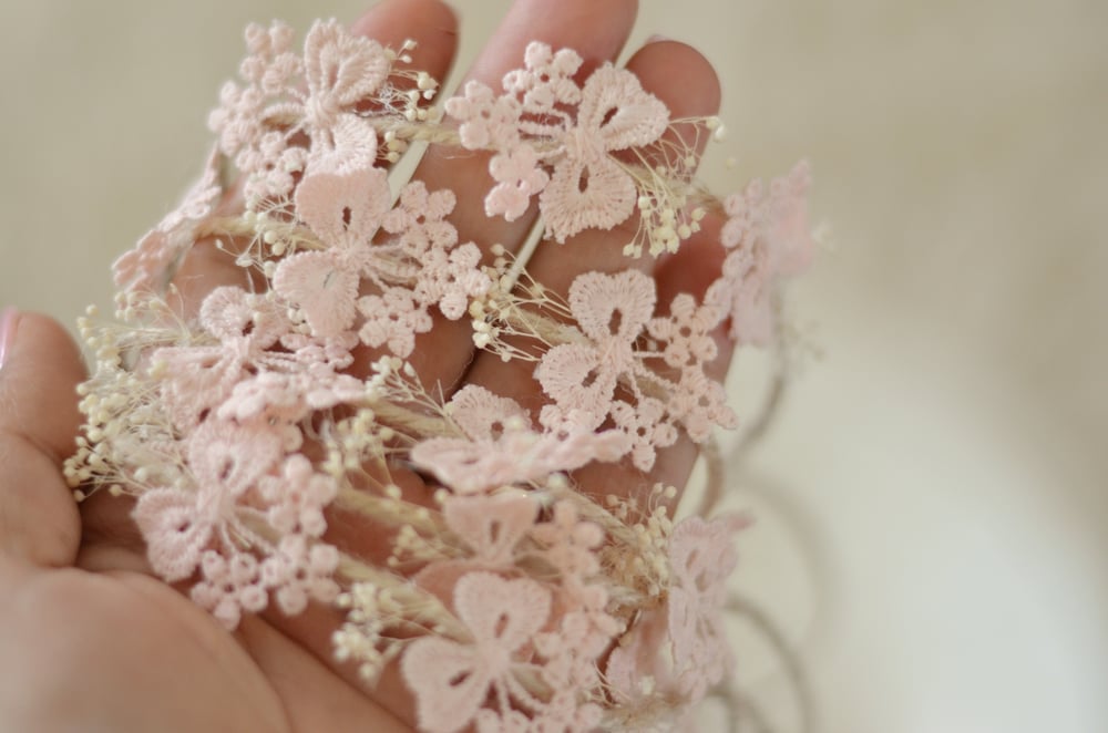 Image of Bows and flowers tieback
