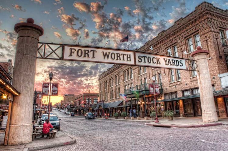 Image of Fort Worth Stock Yards Mini Session | Retainer Fee Only