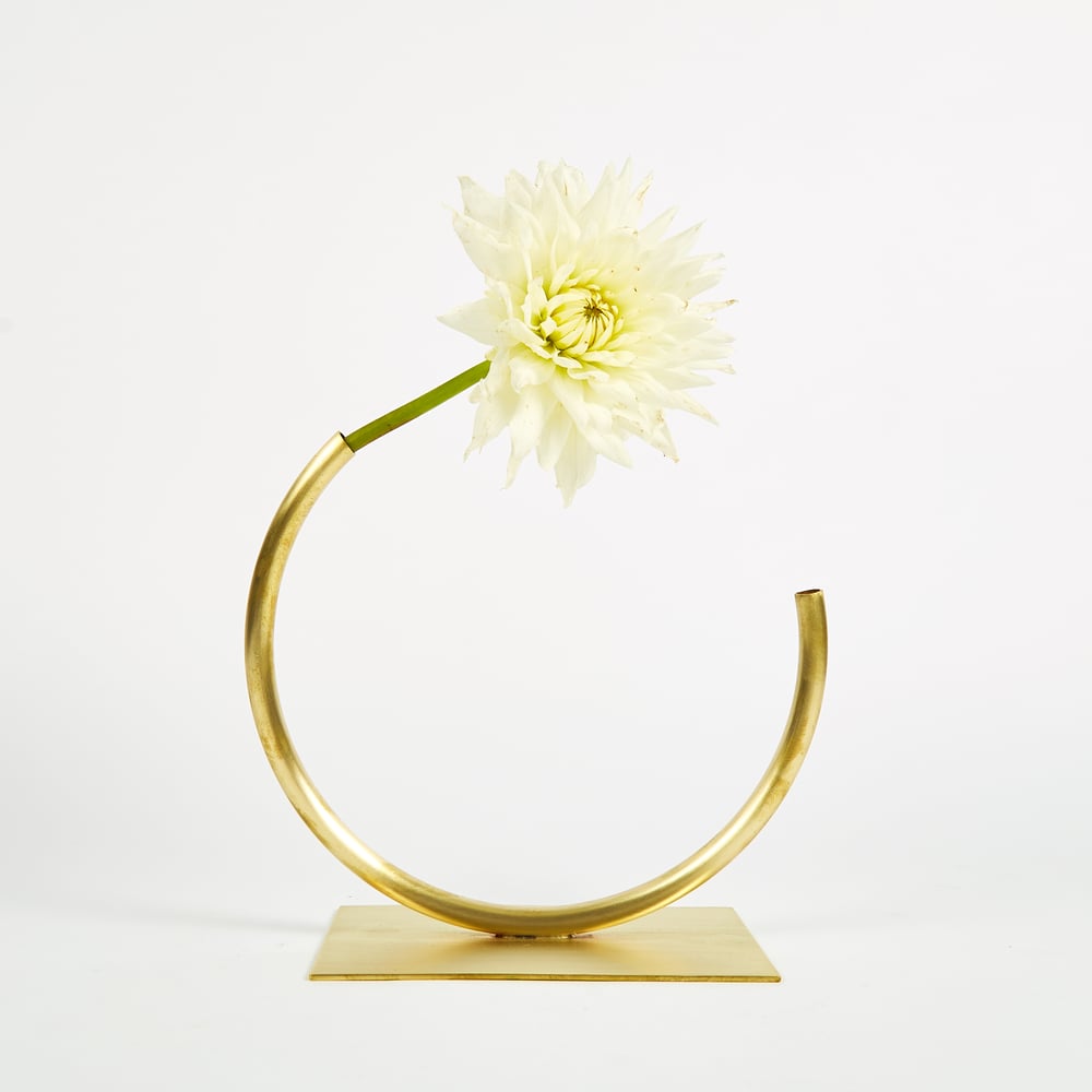 Image of Vase 530 - Leaning Over Vase