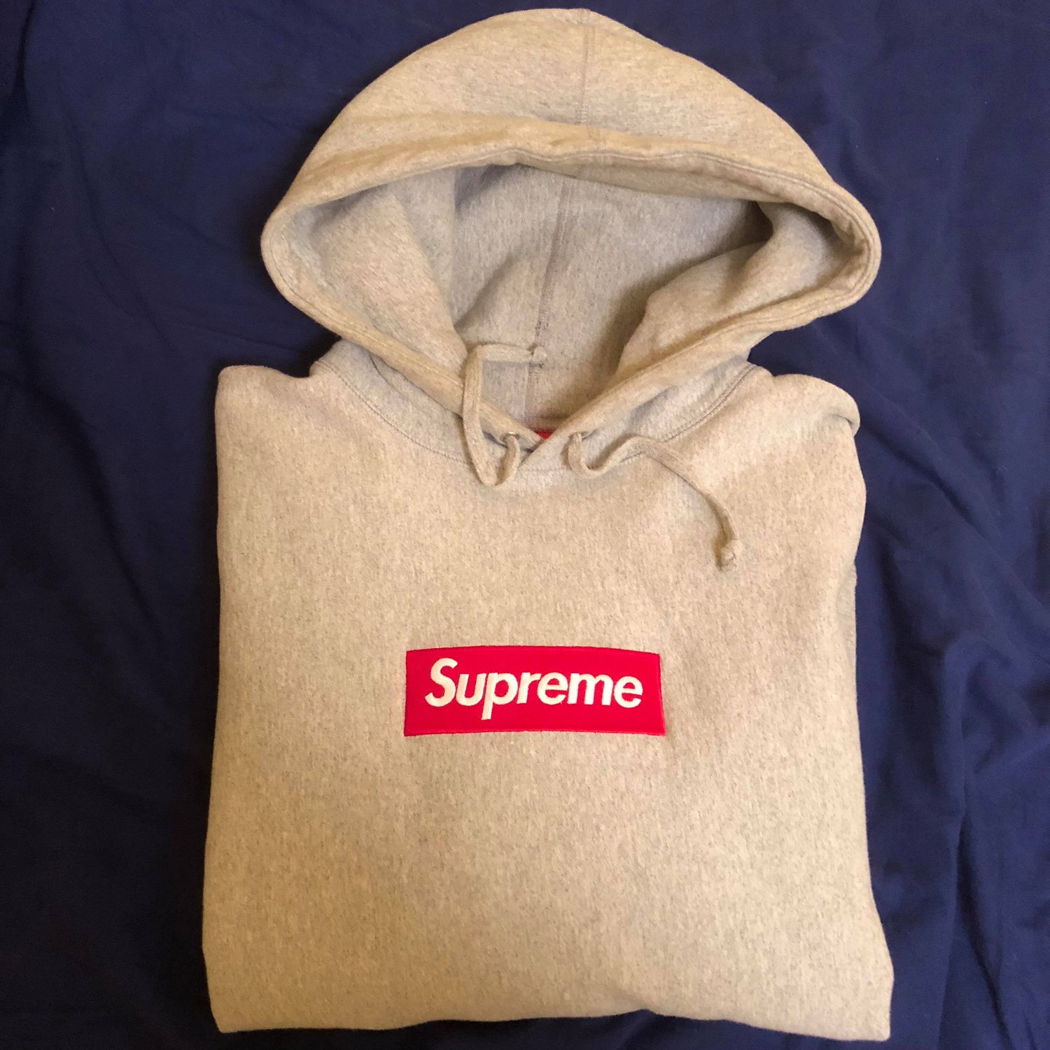 Image of Supreme Box Logo Hoodie / size LARGE / 9/10