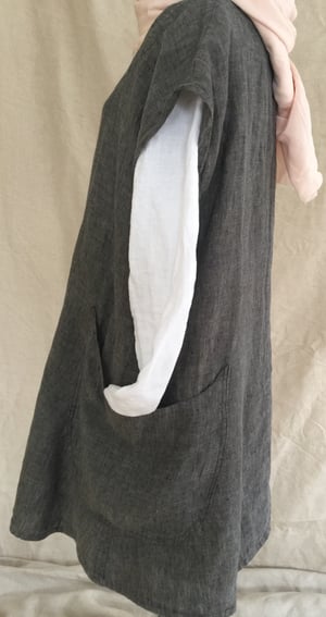 Image of linen capped sleeve tunic
