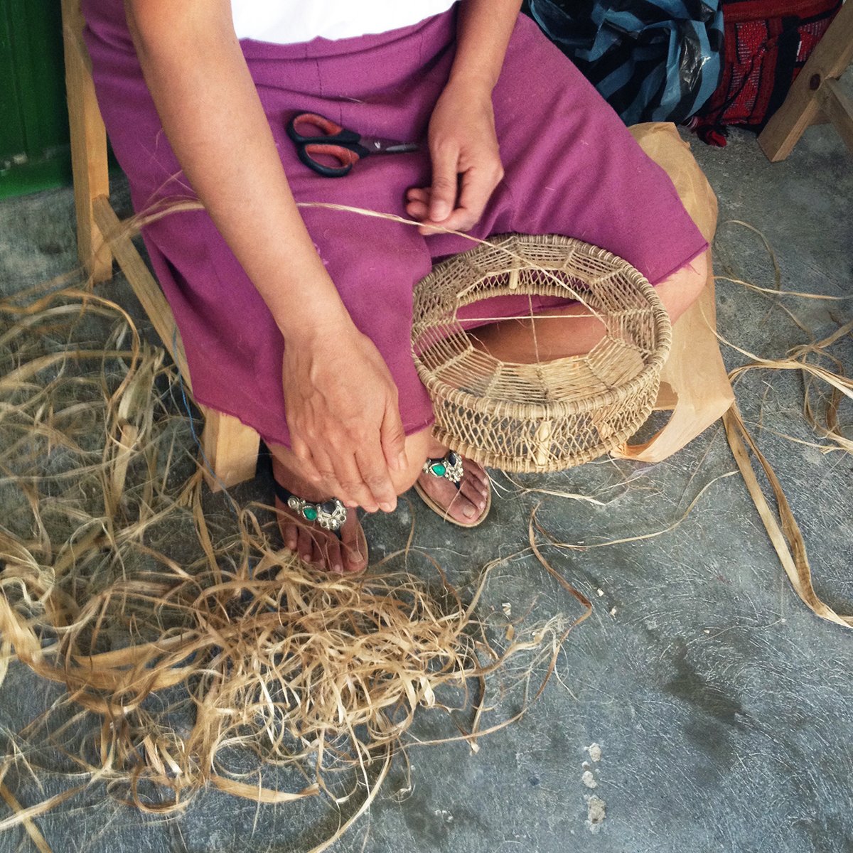 Luna Handwoven Tree Bark Hanging Basket / hecho-shop