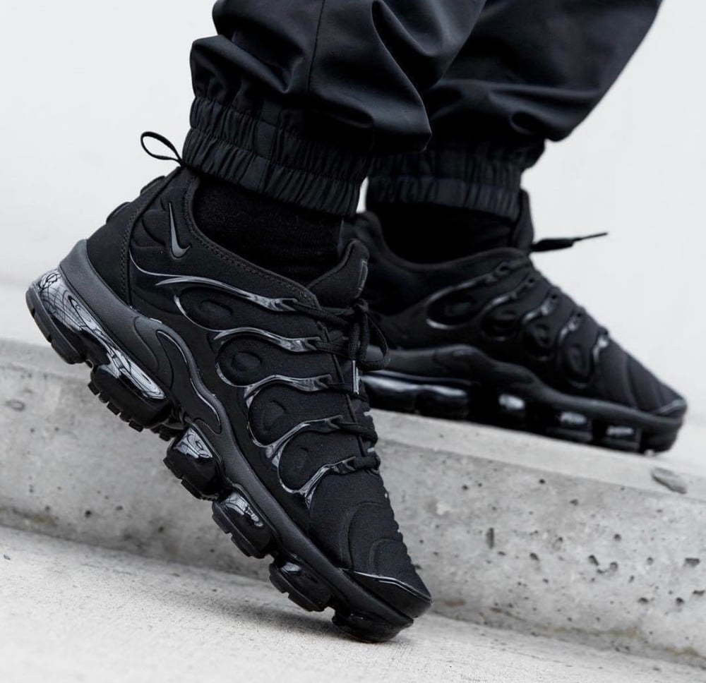Image of Black on Black Vapormax Plus