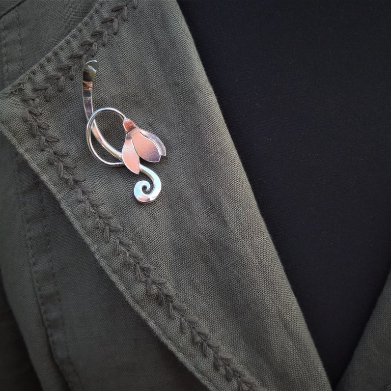 Snowdrop & Leaf Lapel Tack - Large Image 5
