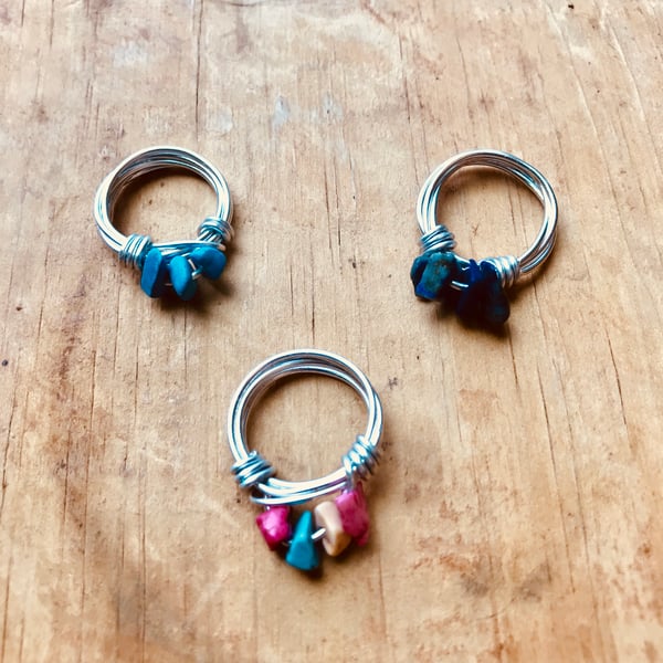 Image of Wire rings with chips stone beads
