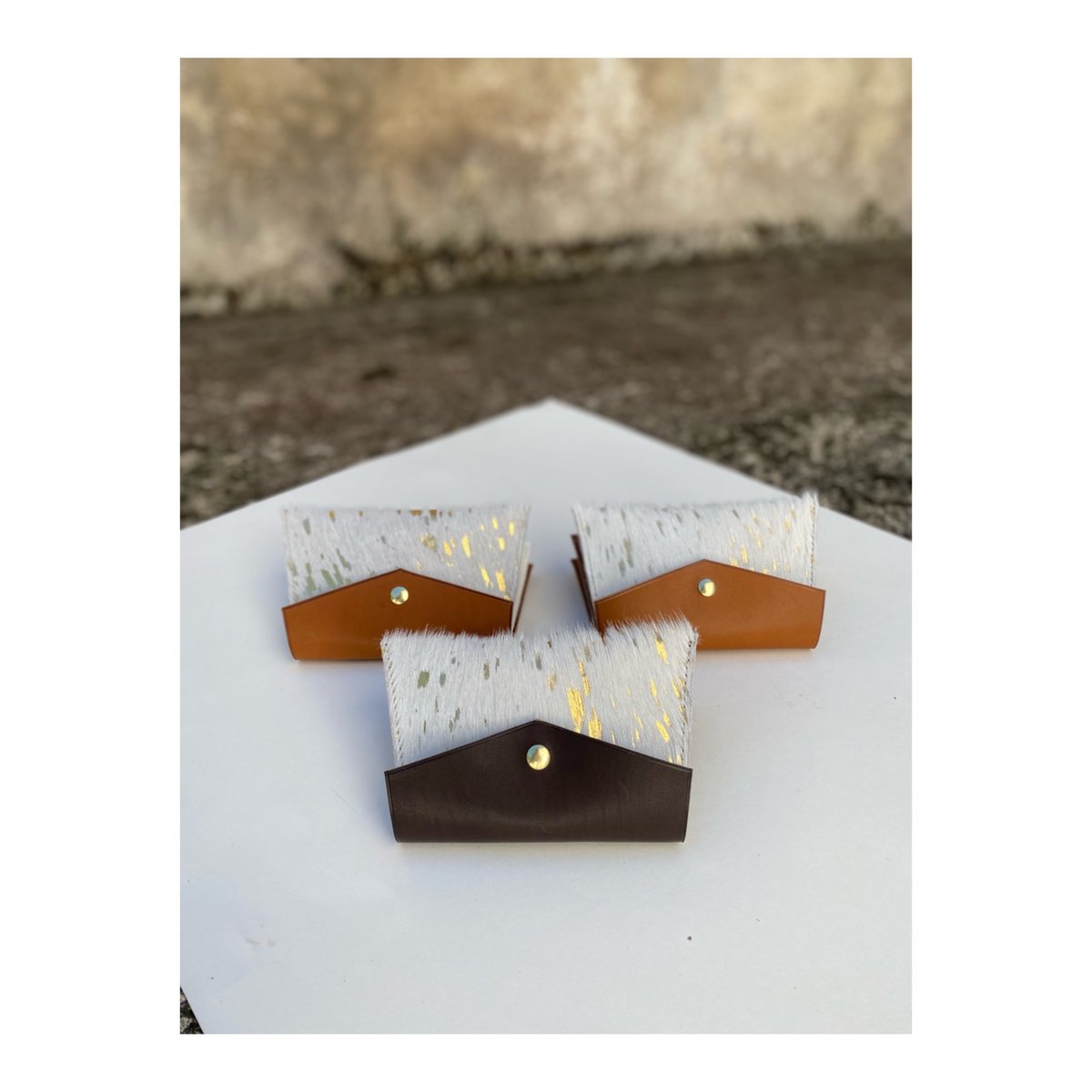 PONY VACHETTE MOUCHETÉE DORÉE