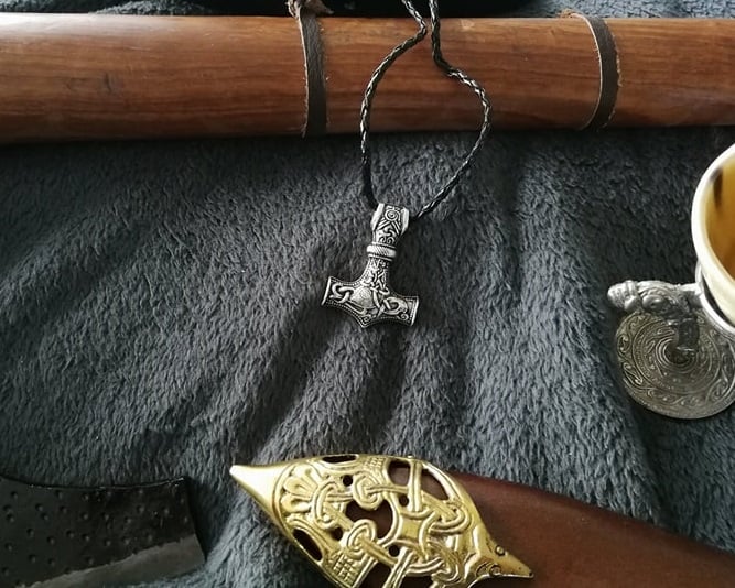 Image of Flot detaljeret Thors hammer, i mange forskellige farver.