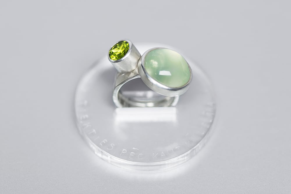 Image of "To aim high" silver rings with prehnite and chrysolite  · SPIRARE MAJORA ·