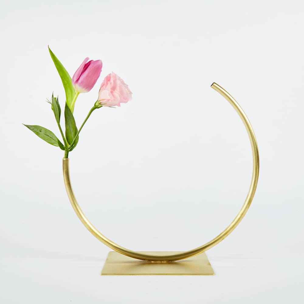 Image of Vase 547 - Edging Over Vase