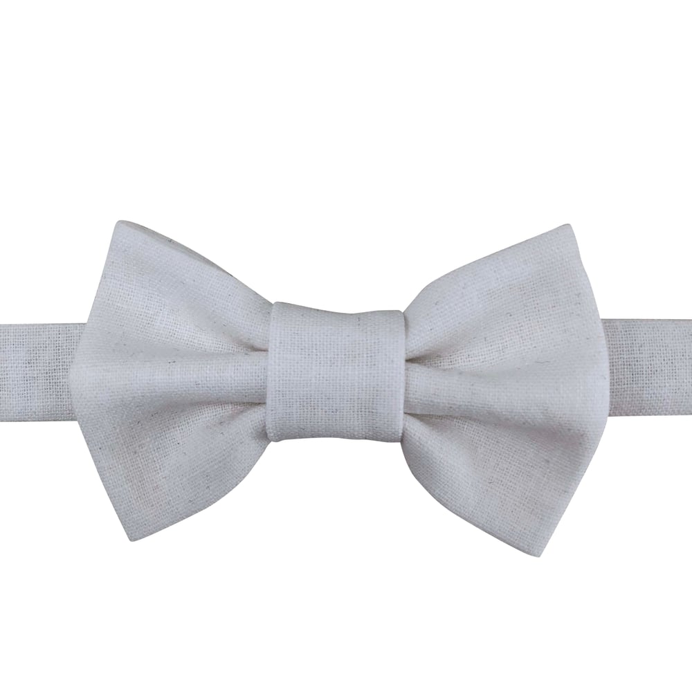 Image of crisp white linen bow tie