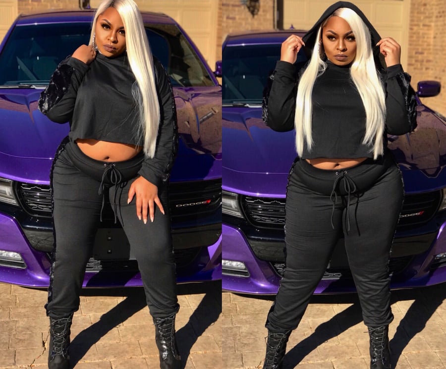 Image of Final Sale Plus Size 2-Piece Hooded Top and Pants Set with Fur Trim In Black