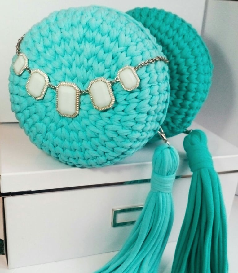 Crochet circular purses with tassels Image 4