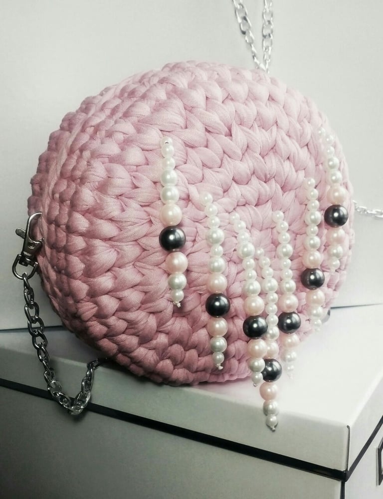 Crochet circular purses with tassels Image 3