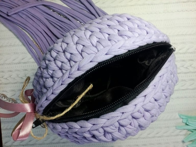 Crochet circular purses with tassels Image 5