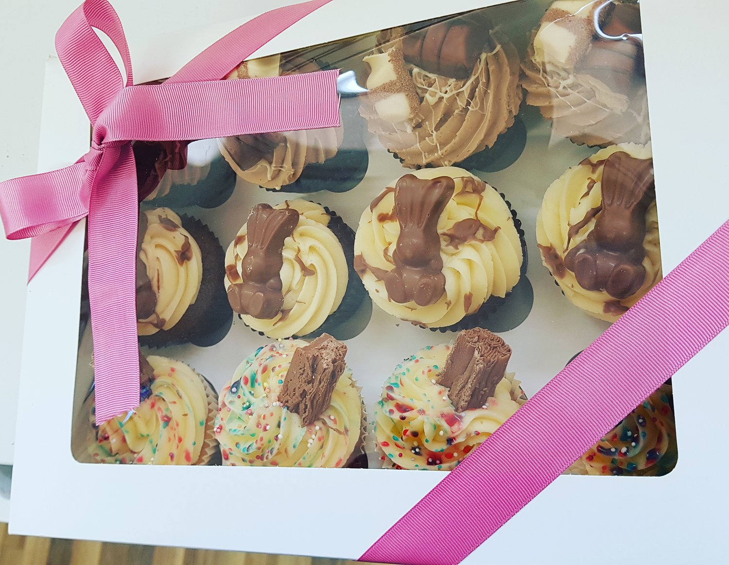 Image of Box of 12 cupcakes