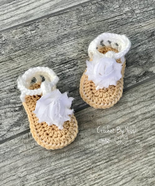 Image of Baby girl crochet shabby flower sandal