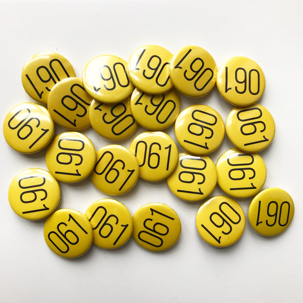 Image of 061 BUTTON BADGE IN YELLOW + BLACK