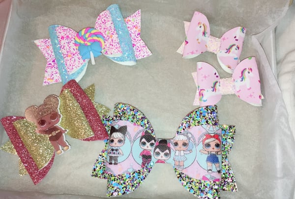 Image of Cute box of hair bows