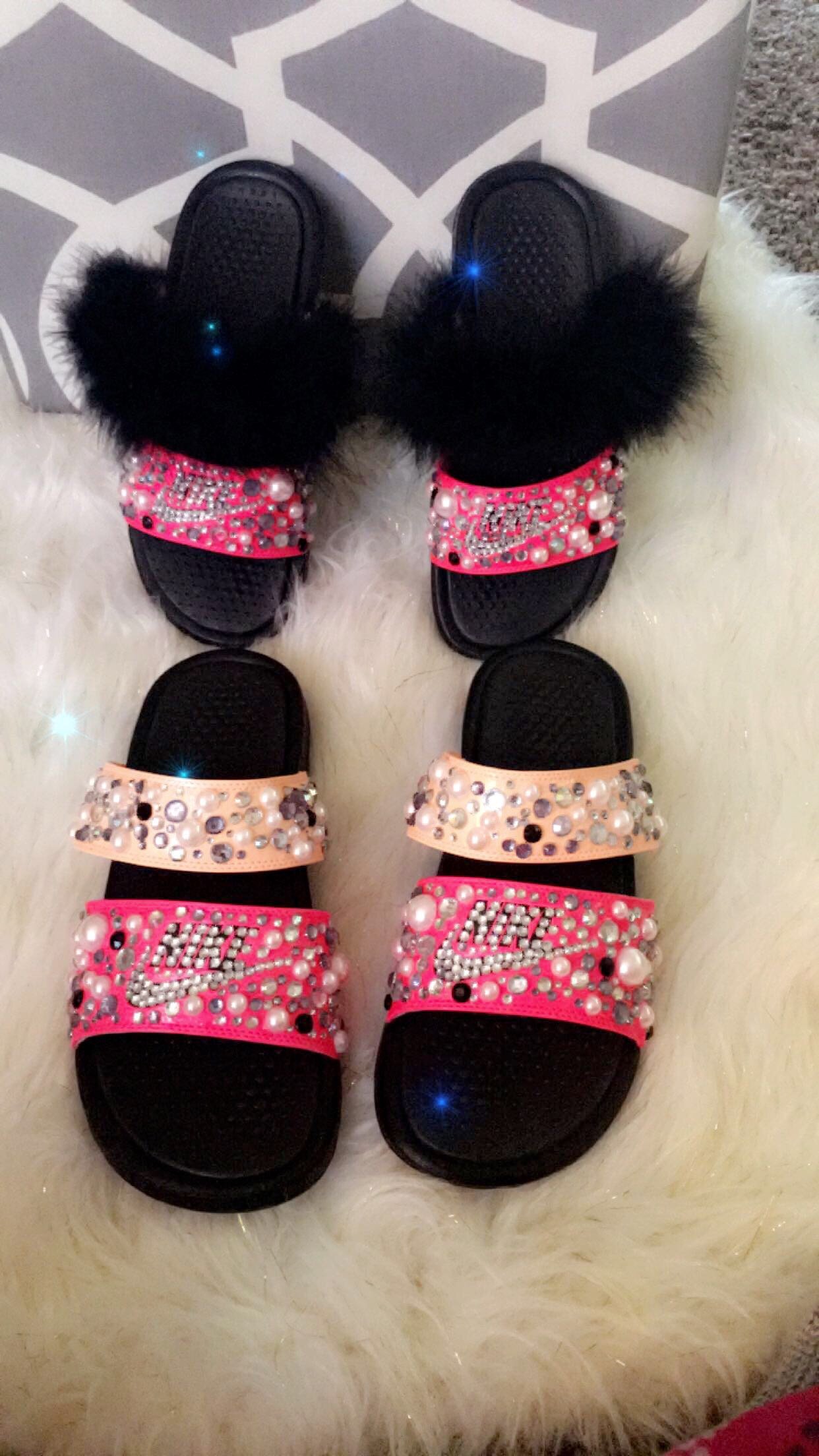 Red nike online duo slides