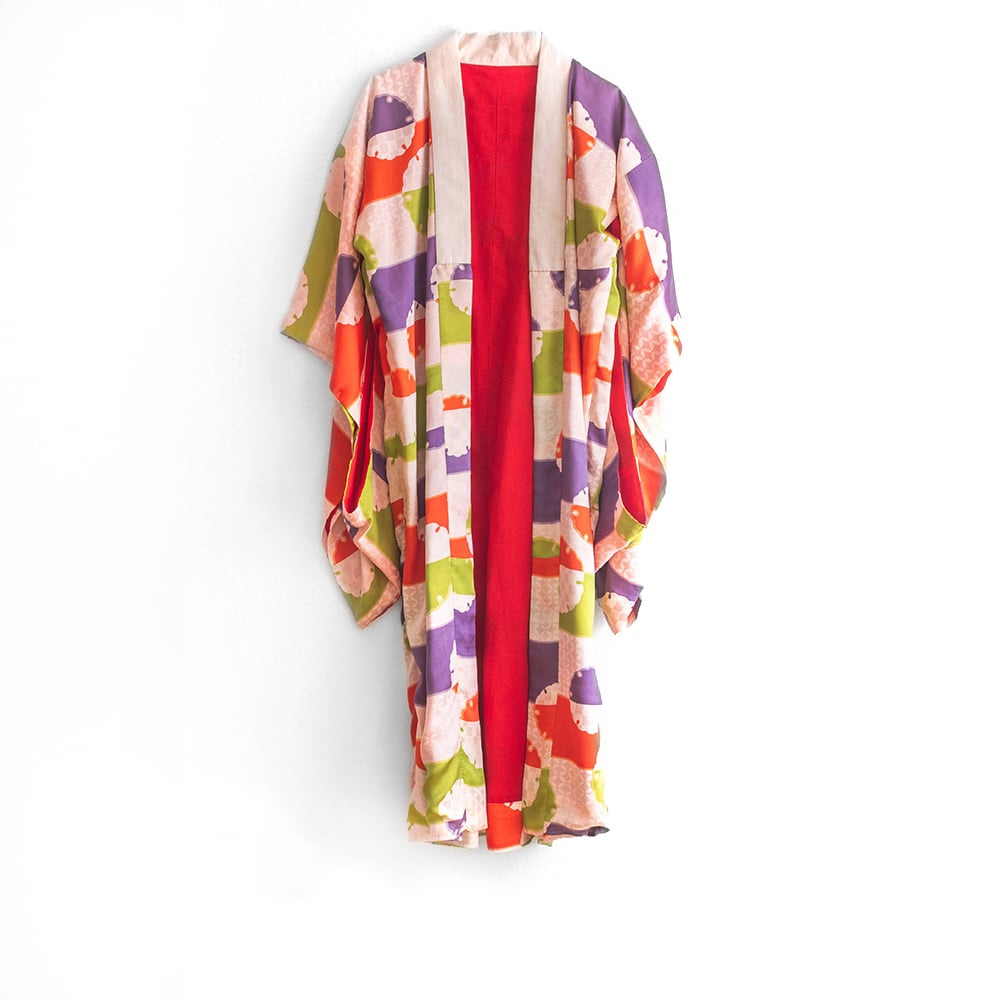 Image of Rosa silke kimono med multifarvet mønster