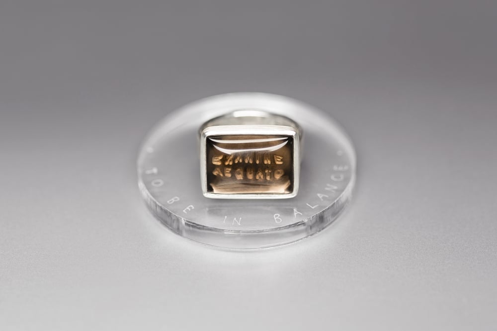 Image of "To be in balance" silver ring for men with smoky quartz · EXAMINE AEQUATO ·