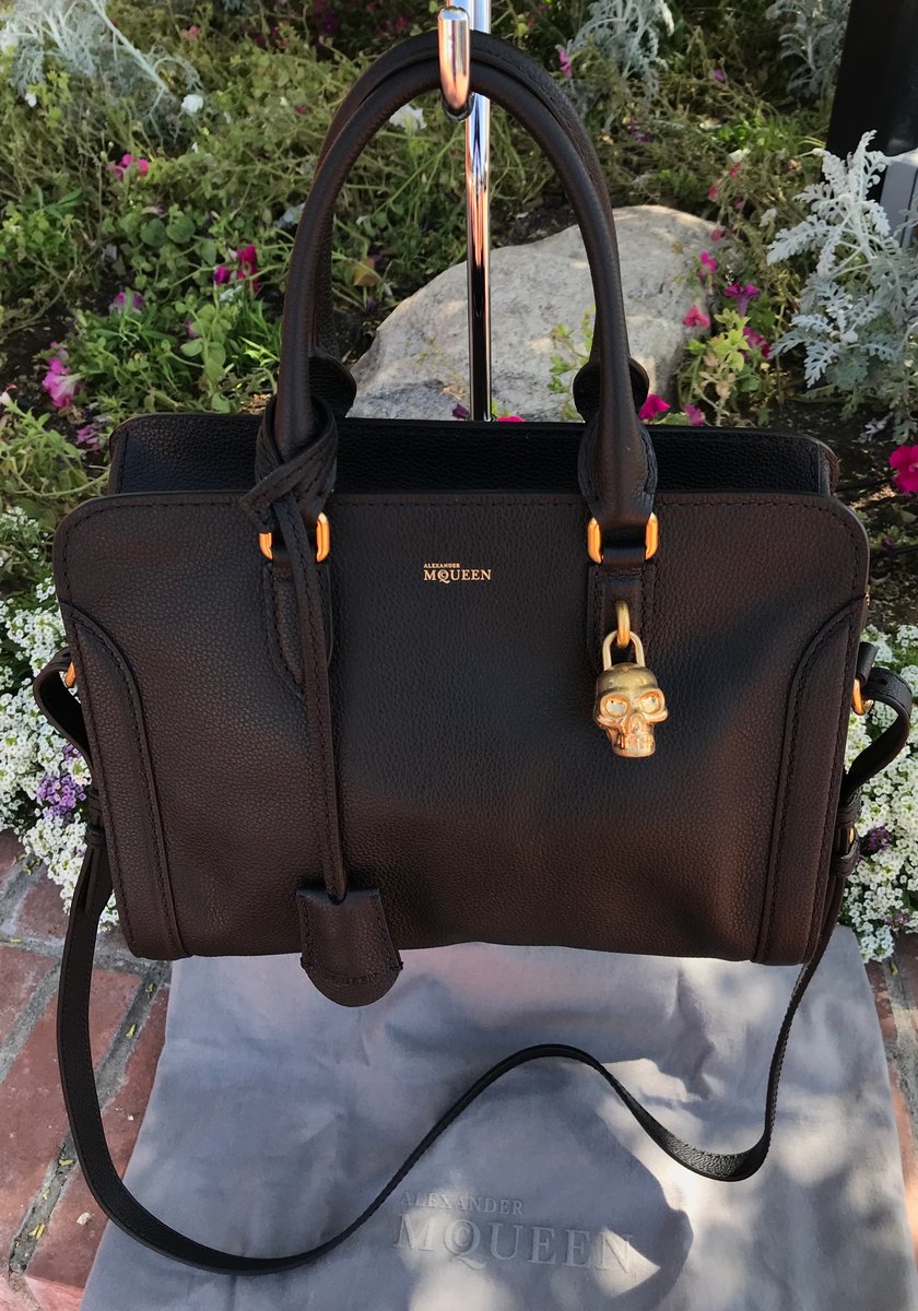 Alexander McQueen/スカル パドロックチャーム 2wayバッグ Alexander McQueen Black Pebbled Leather Mini Skull Padlock Zip