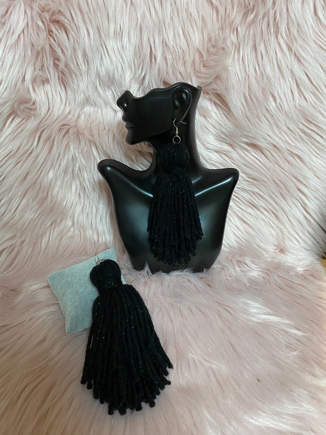 Long Tassel Earrings Solid Colors (Yarn)